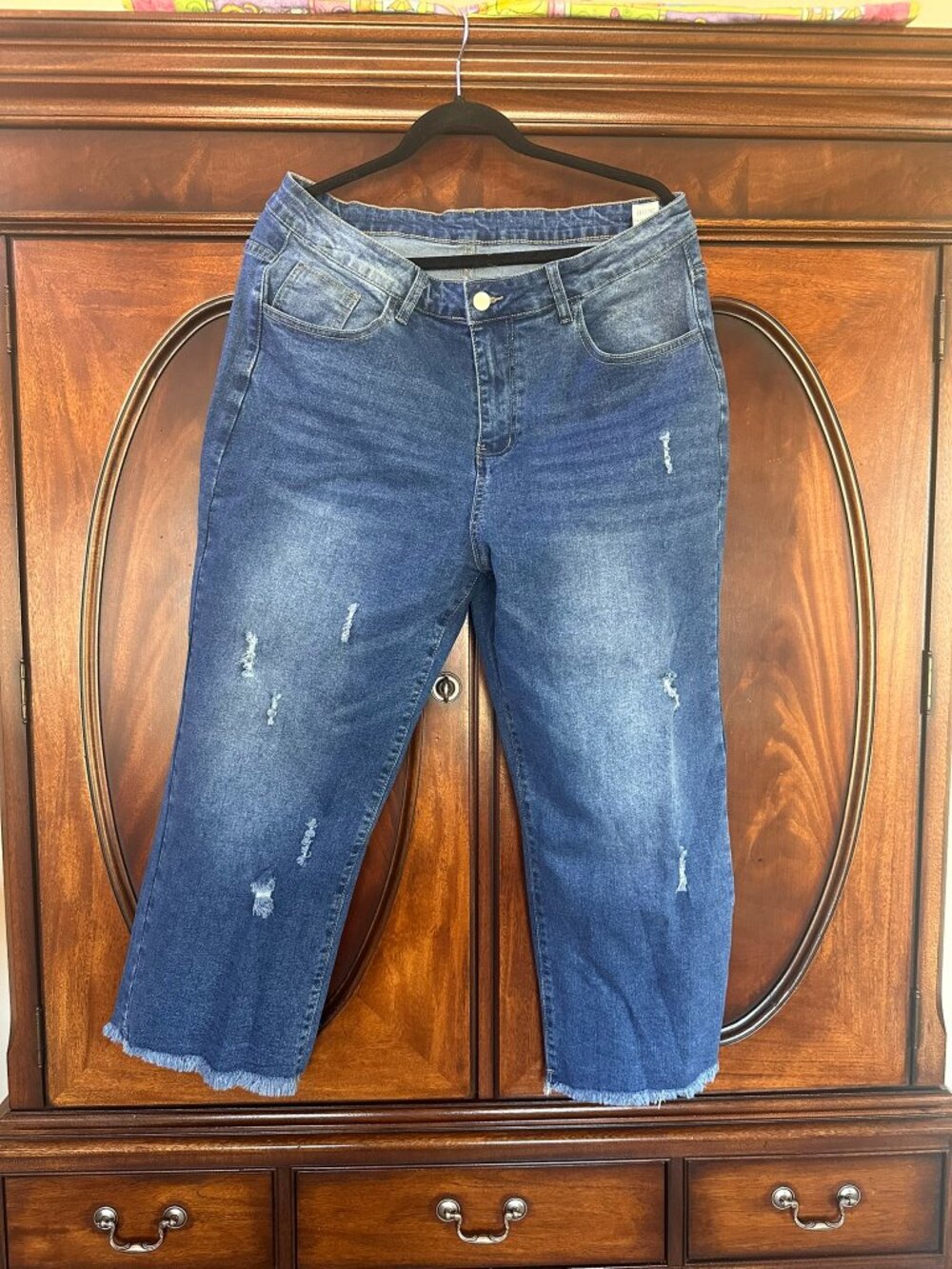 Women Elastic Waist Loose Straight Leg Capri, Distressed Ripped - Size 14 -